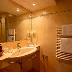 Alpenrose Hotel 4*